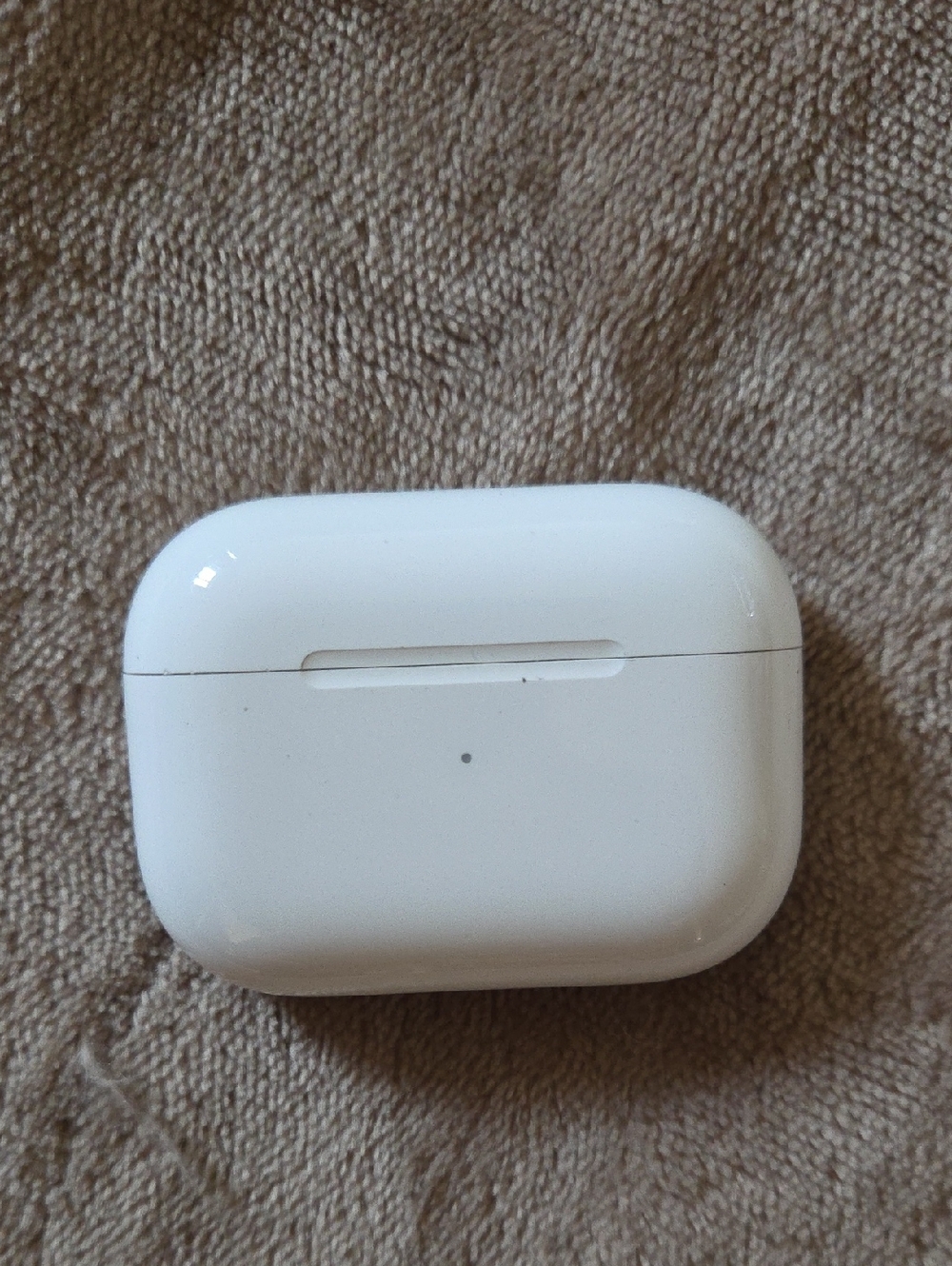 Wireless Earbud Charging Case in White